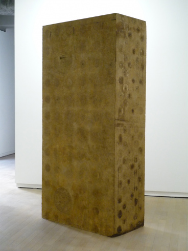 "Uoel", 2006-2008. Polistirene espanso, petrolio grezzo. 250 x 120 x 60 cm. 